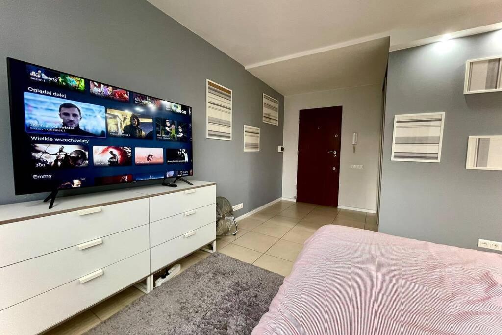 דירות ורשה Gold 3 Metro X2 Wifi 300 Mbs 60'Tv Netflix Hbo Appletv+ מראה חיצוני תמונה
